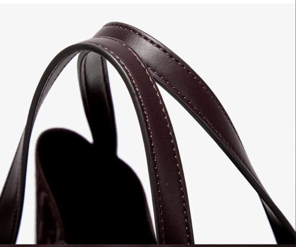 Eleganter Monogramm-Shopper mit Anhänger