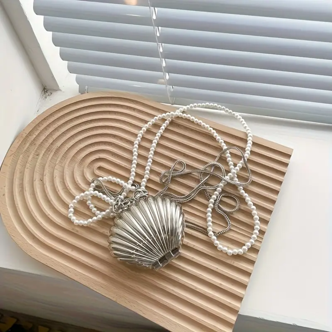 Amore Akrilik Zincir Detaylı Mini Çantası