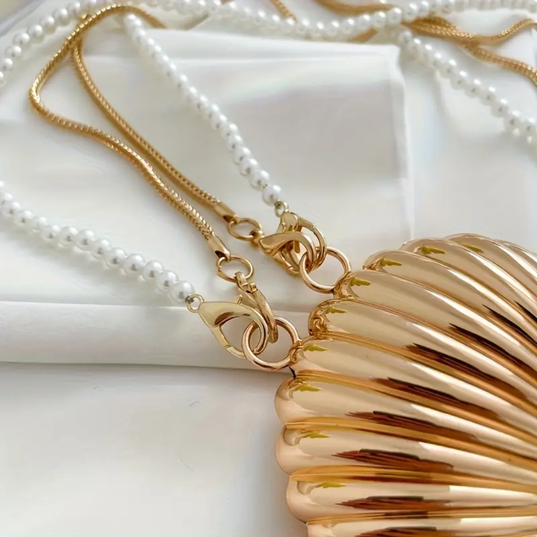 Amore Akrilik Zincir Detaylı Mini Çantası