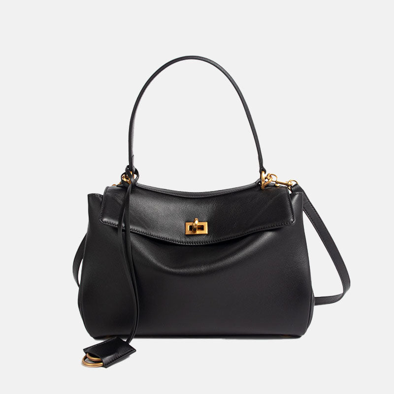 Elegante schwarze Handtasche mit goldfarbener Schließe